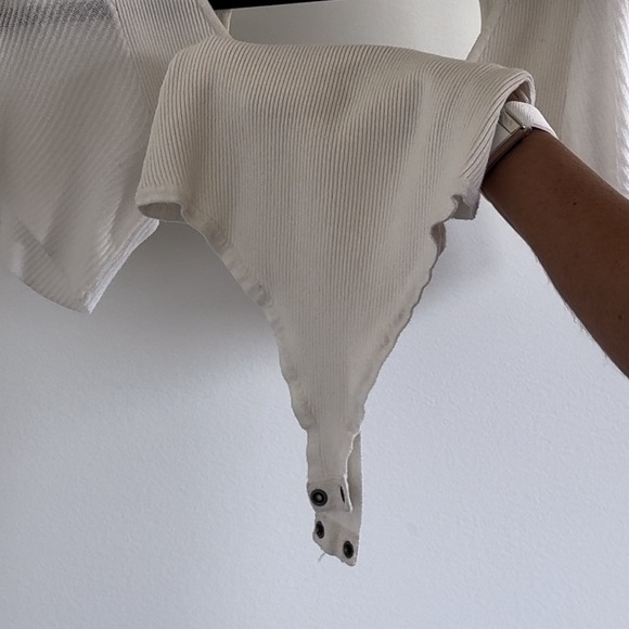 Beautiful white bodysuit by Amuse Society - Picture 7 of 8